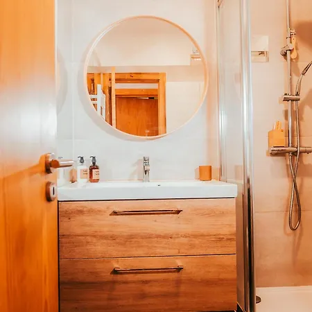 Chic & Classy By Gt House Apartment